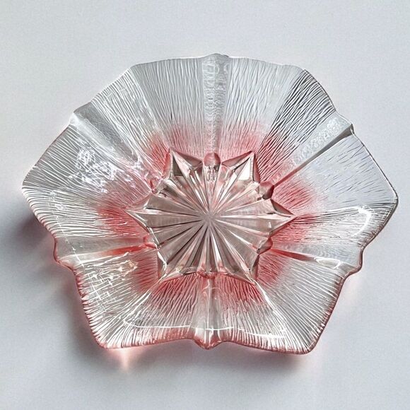 Vintage Textured Clear Red Ombré Hexagram Beveled Starburst Center Decor Dish - Picture 1 of 15